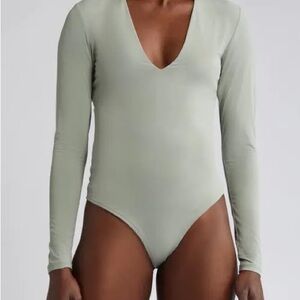 Nwt Open Edit smooth edit v neck Bodysuit thong back